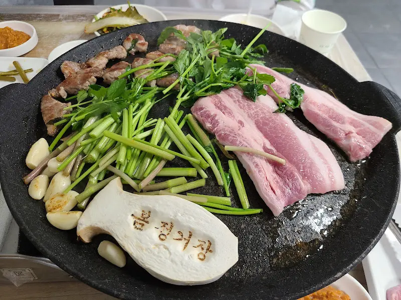 미나리 삼겹살 한상차림