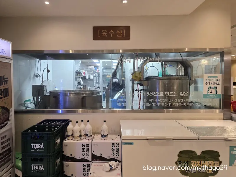 금성관나주곰탕의 육수실, 깊은 맛의 비결을 엿볼 수 있다.