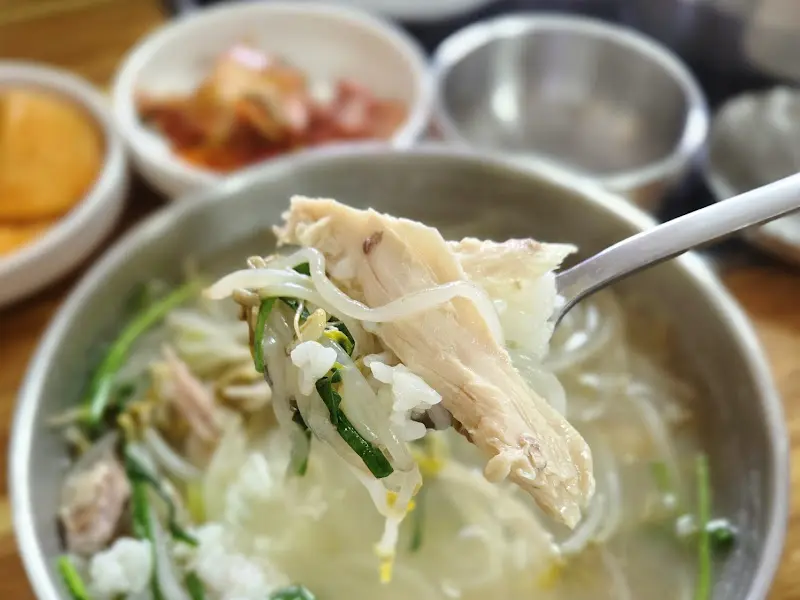 닭곰탕에 닭고기