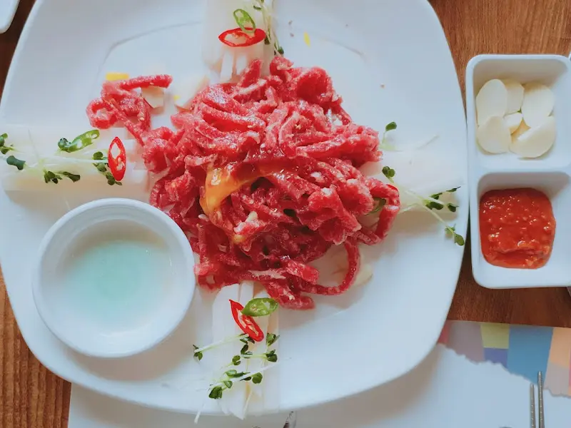 신선함이 살아있는 육회