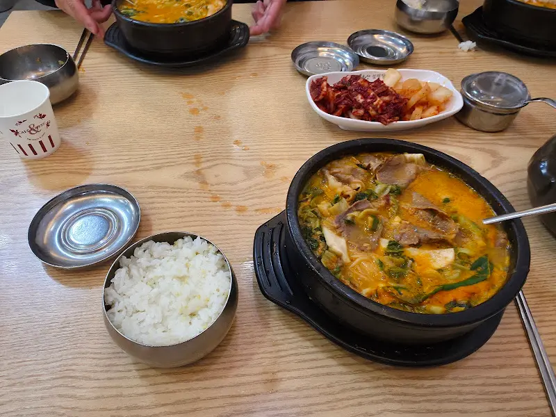 얼큰우거지설렁탕과 김치