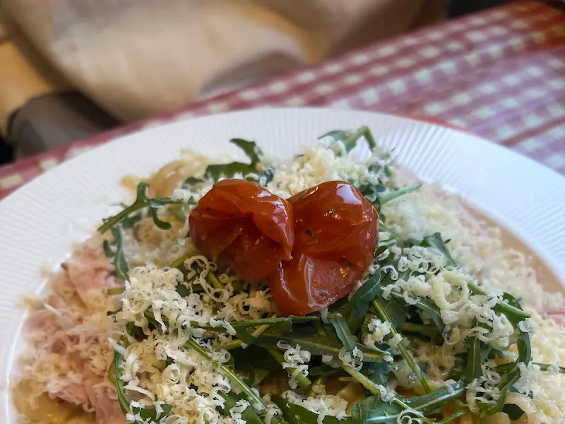 신선한 재료로 만들어진 잠봉 오일 파스타