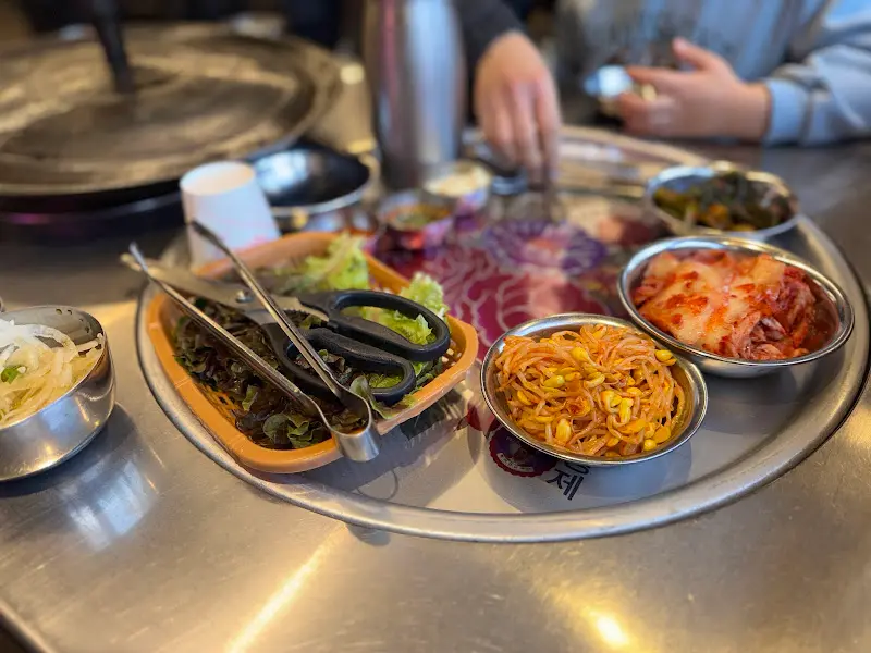 푸짐한 기본 찬 구성