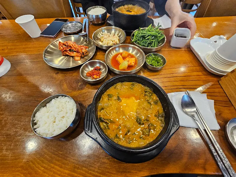 맛깔스러운 추어탕 한 상 차림
