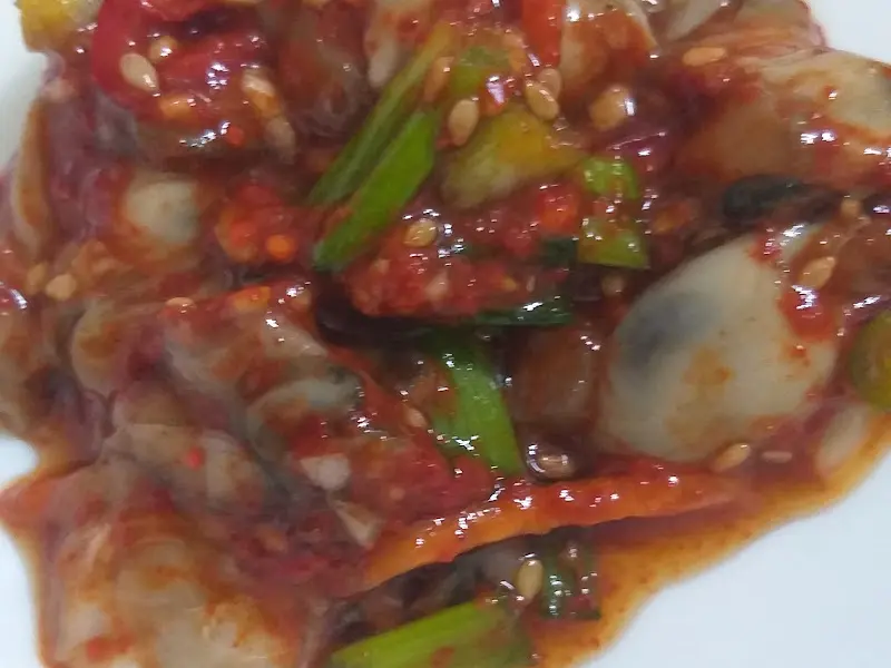 매콤달콤한 양념에 버무려진 꼬막