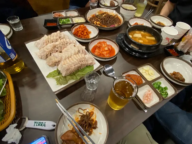 푸짐하게 차려진 한 상 차림