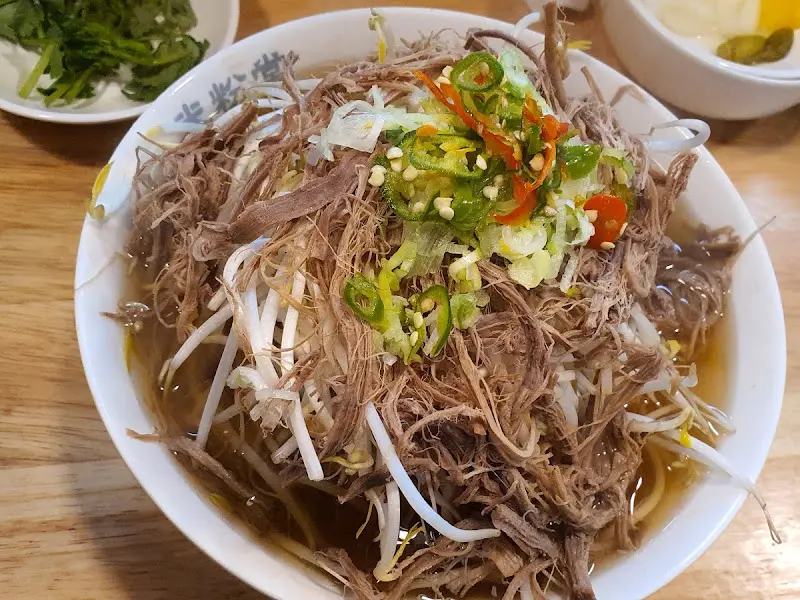 고기와 숙주가 듬뿍 들어간 쌀국수