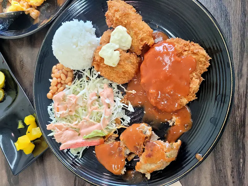 세겐돈까스 정식 단면