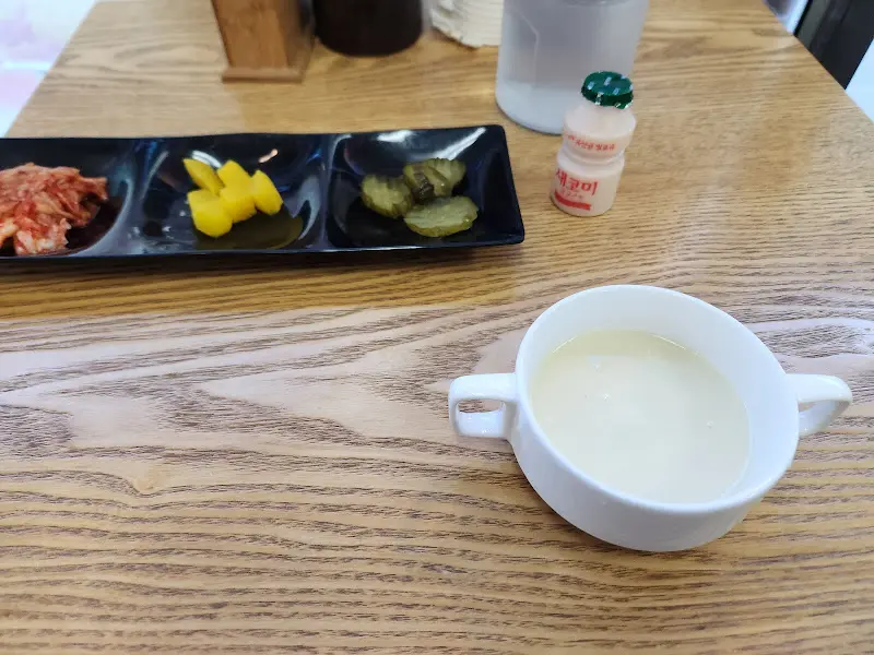 세겐돈까스 기본 반찬