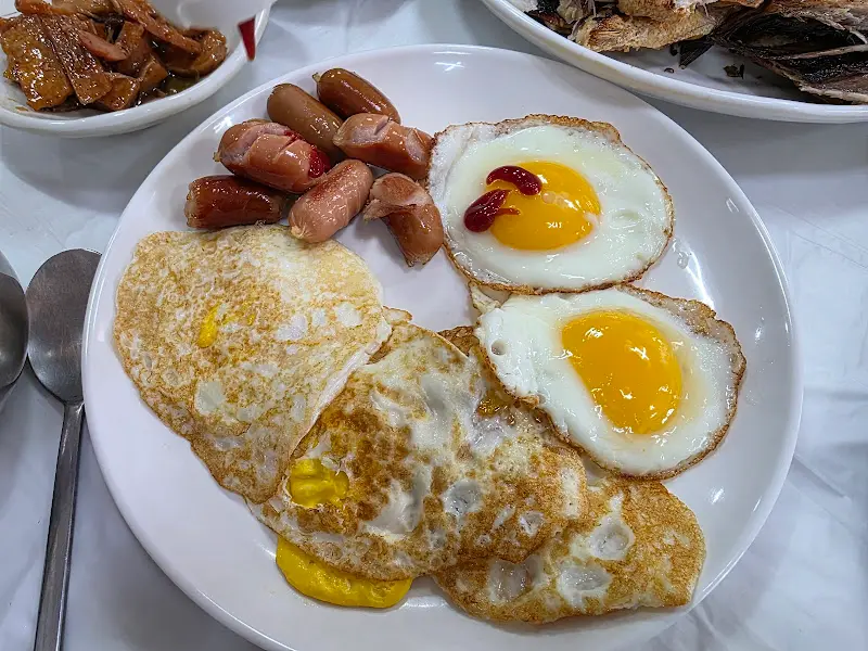 계란 후라이와 소세지