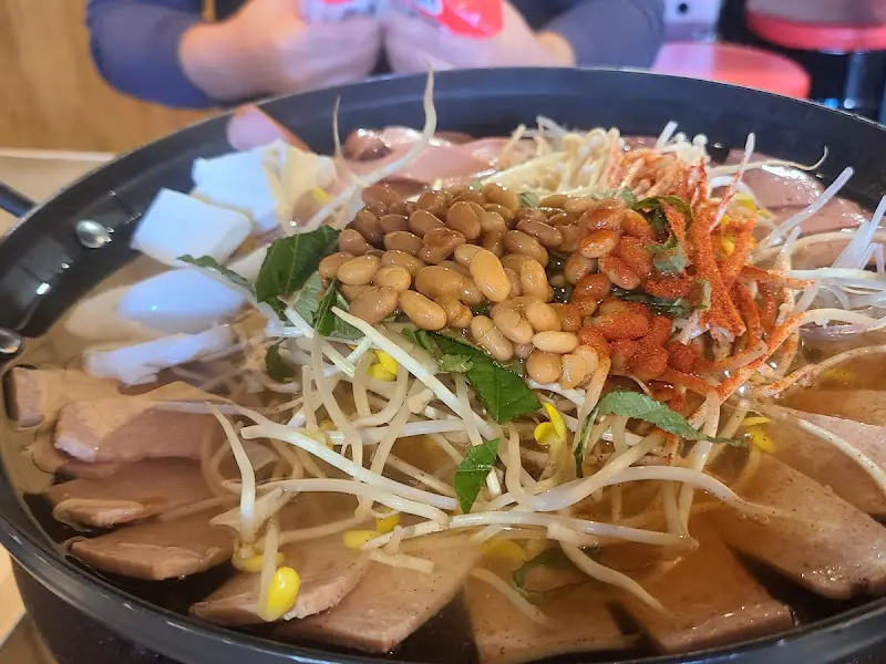 푸짐한 낙지 부대찌개