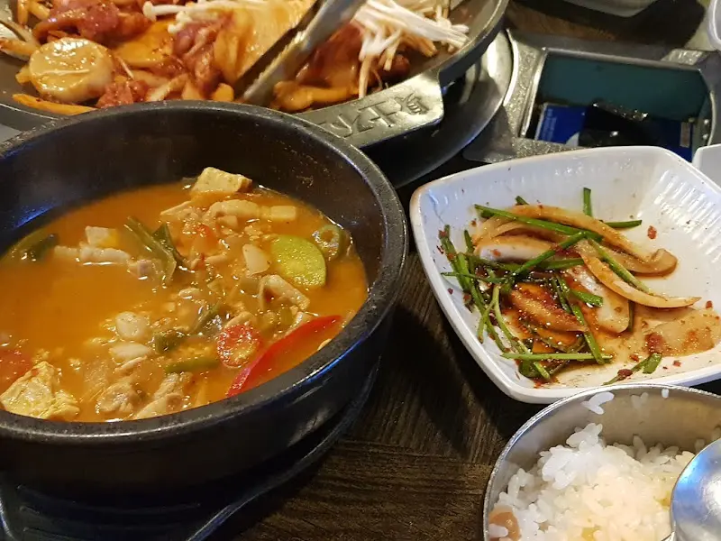 돈육 김치찌개와 돈육 볶음