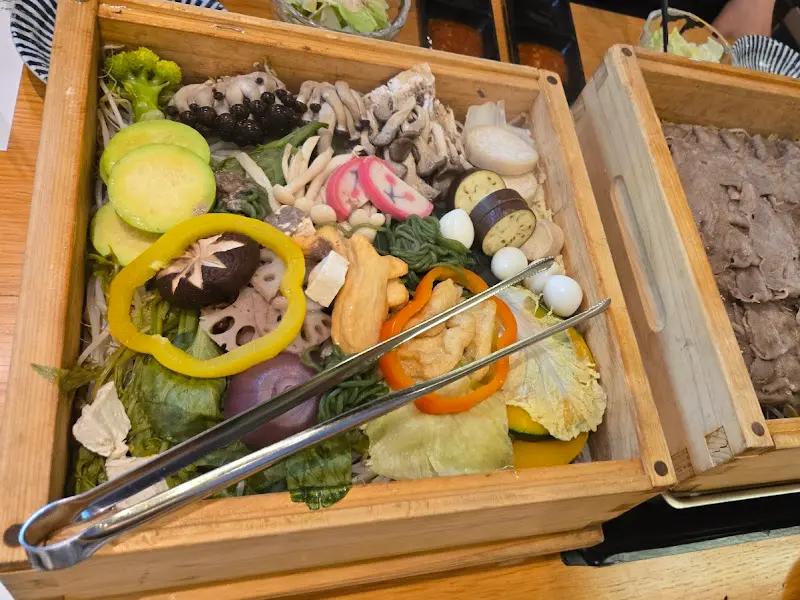 나무 찜통 안에 담겨 나오는 세이로무시