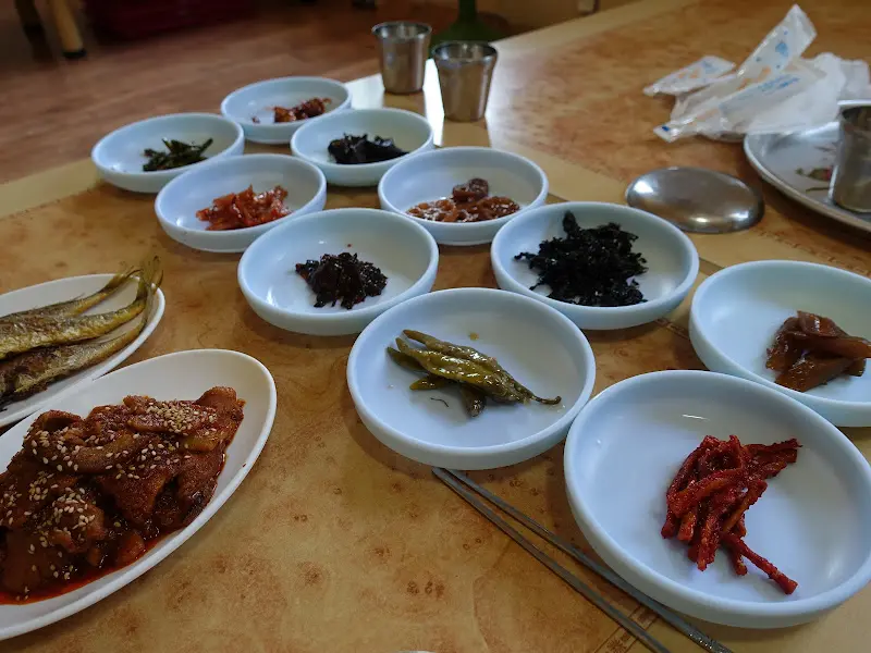 다양한 종류의 반찬들