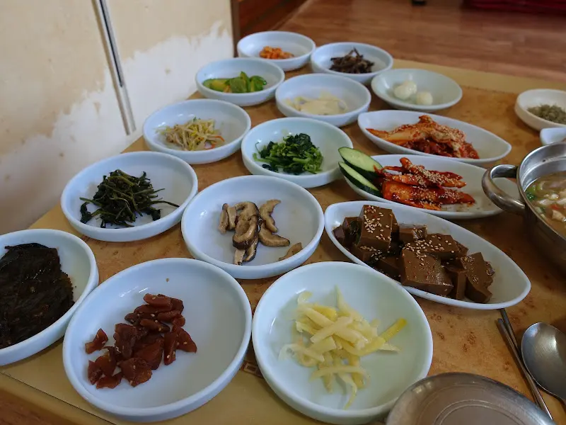 다채로운 반찬들