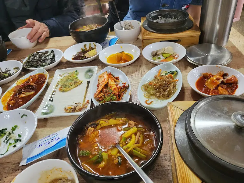 맛깔스러운 반찬들
