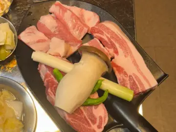 논산에서 찾은 육즙 실험실, 육백탄: 미식 연구원의 돼지고기 맛집 탐험기