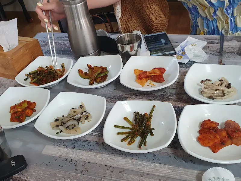 정갈한 밑반찬들