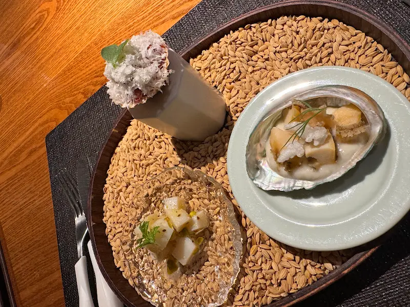 정갈하게 담겨 나온 에피타이저