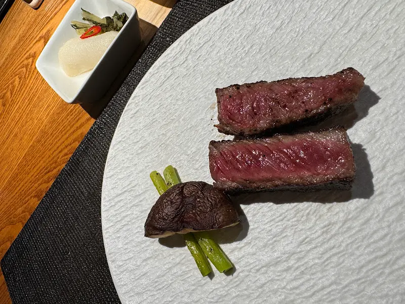 전문가의 손길로 구워진 한우