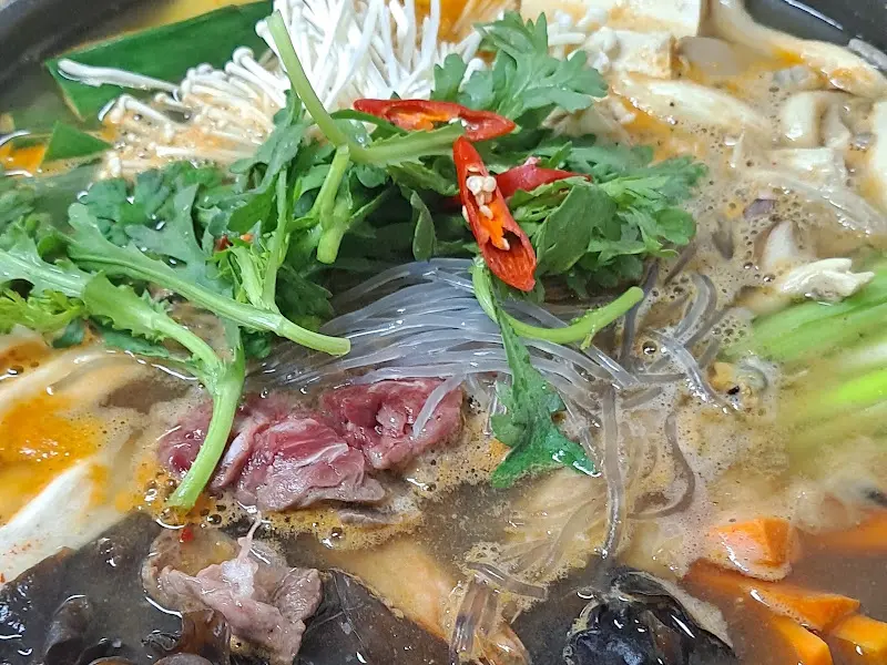 버섯전골의 푸짐한 모습