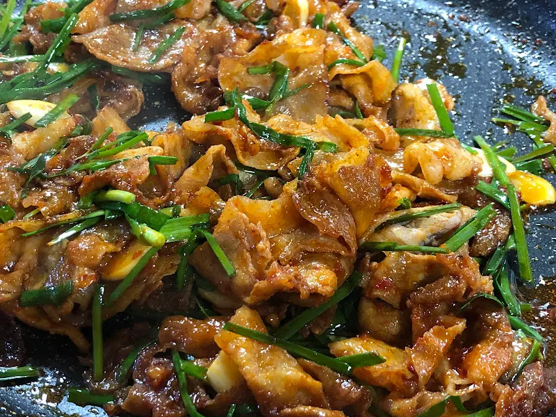 윤기가 흐르는 돼지구이