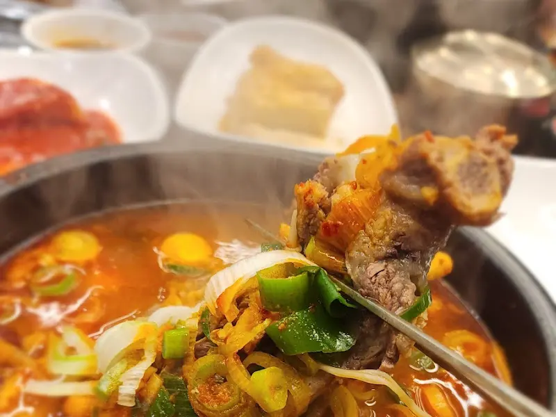 갈비탕 속 푸짐한 갈비