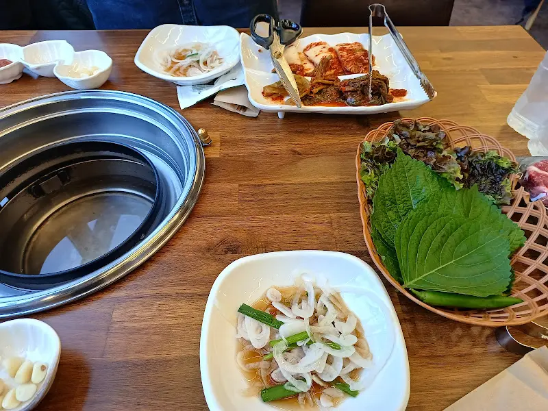 고기와 곁들여 먹는 밑반찬