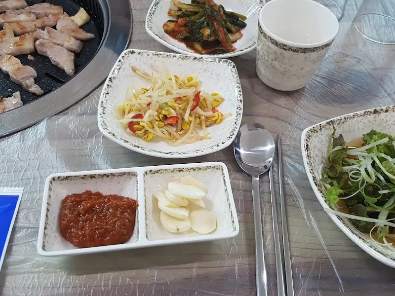 정갈하게 차려진 밑반찬