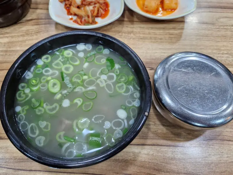 소머리국밥과 깍두기