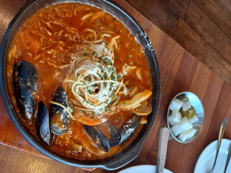 라라코스트 내부