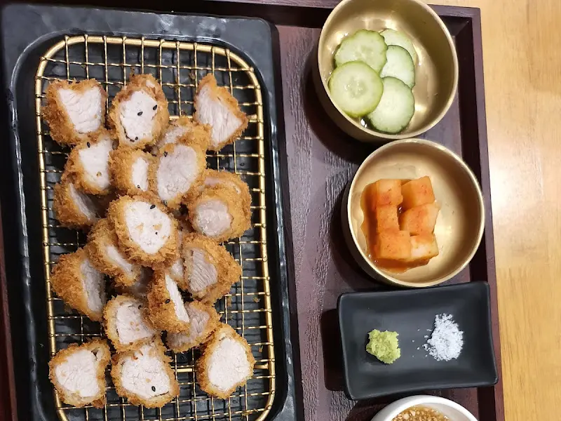 돈가스 한 상 차림 항공샷