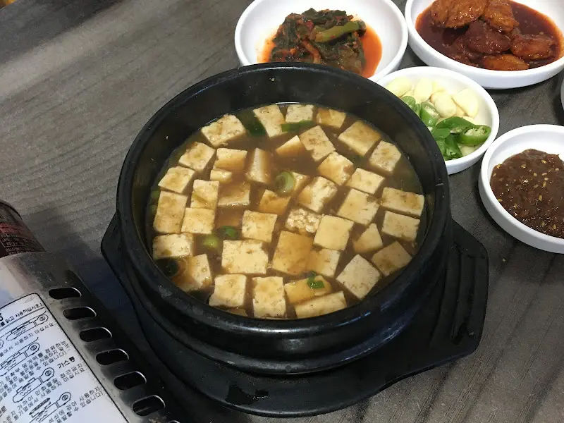 깊은 맛이 느껴지는 된장찌개