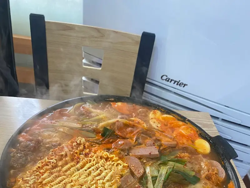 푸짐한 부대찌개 비주얼