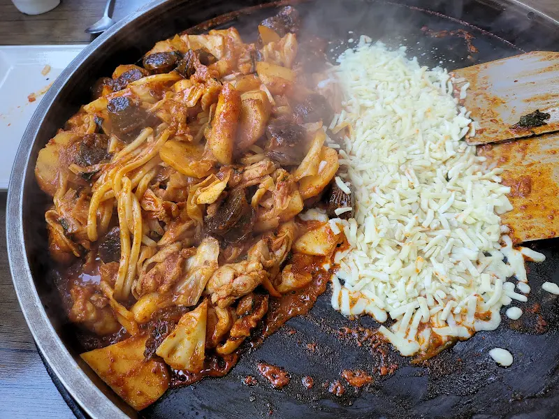 맛찬춘천닭갈비 치즈 추가