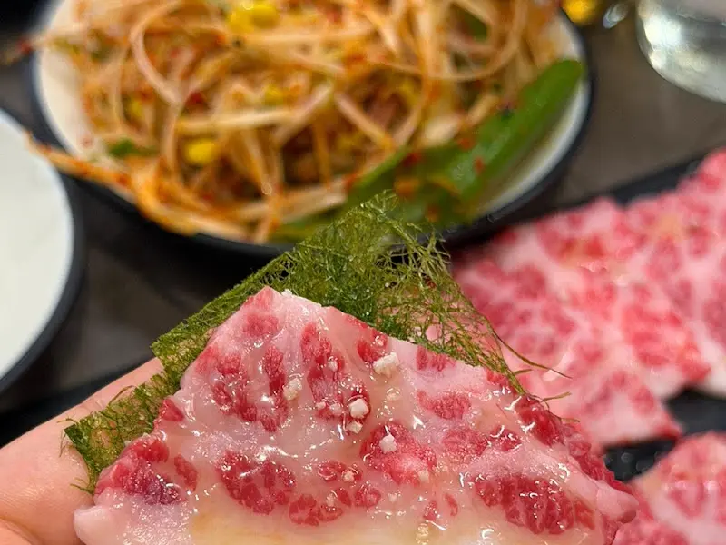 차돌박이 사시미와 곁들임