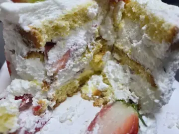 대전 유성, 과일향 가득한 행복 – 과일한가득에서 맛보는 특별한 딸기 케이크 맛집 여정