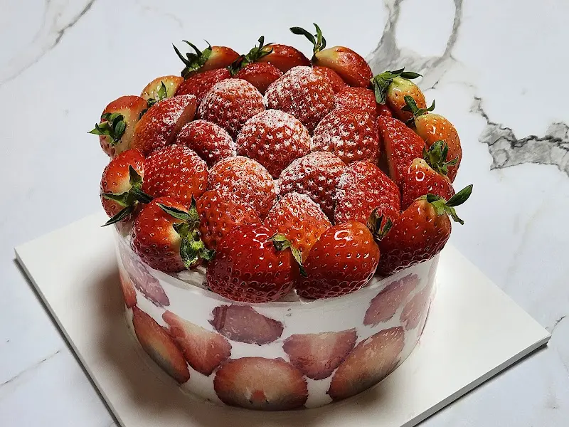 딸기 케이크 전체 모습