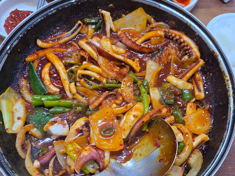 매콤한 오징어볶음