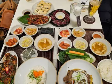 영등포 타임스퀘어에서 맛보는 감성 한식, 무월식탁: 혼밥부터 모임까지 책임지는 맛집 레전드!