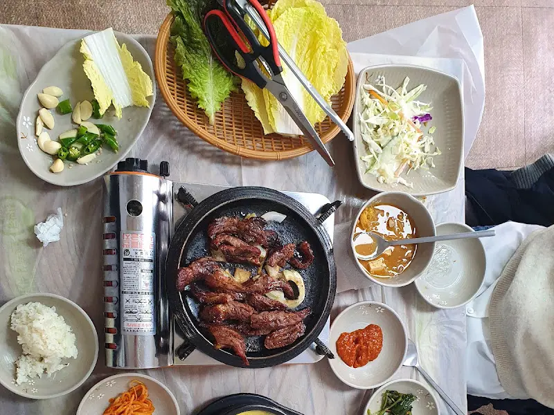 돼지갈비와 쌈 채소