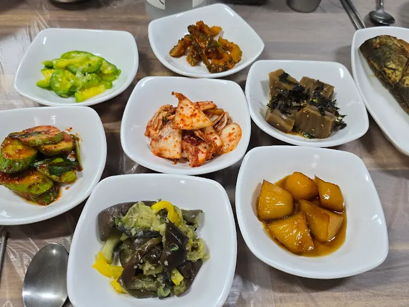 다채로운 반찬들의 향연