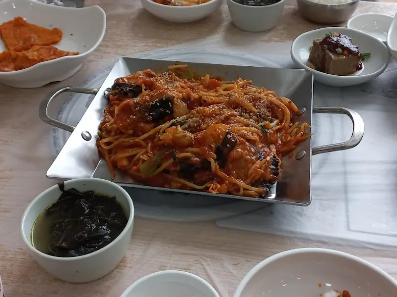 해물아구찜 전체 상차림