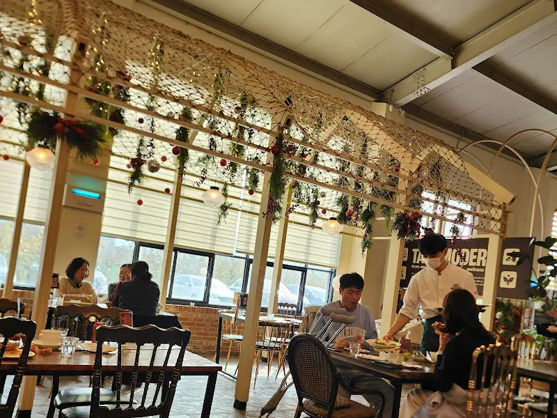 디스코타운 내부 인테리어