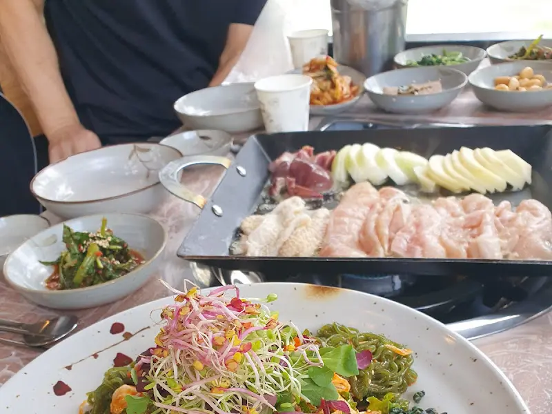 닭구이와 밑반찬