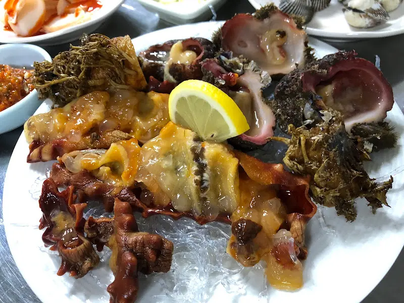 싱싱한 해산물 모듬 한 상 차림