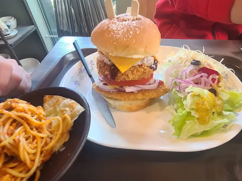 룸베르 버거와 파스타