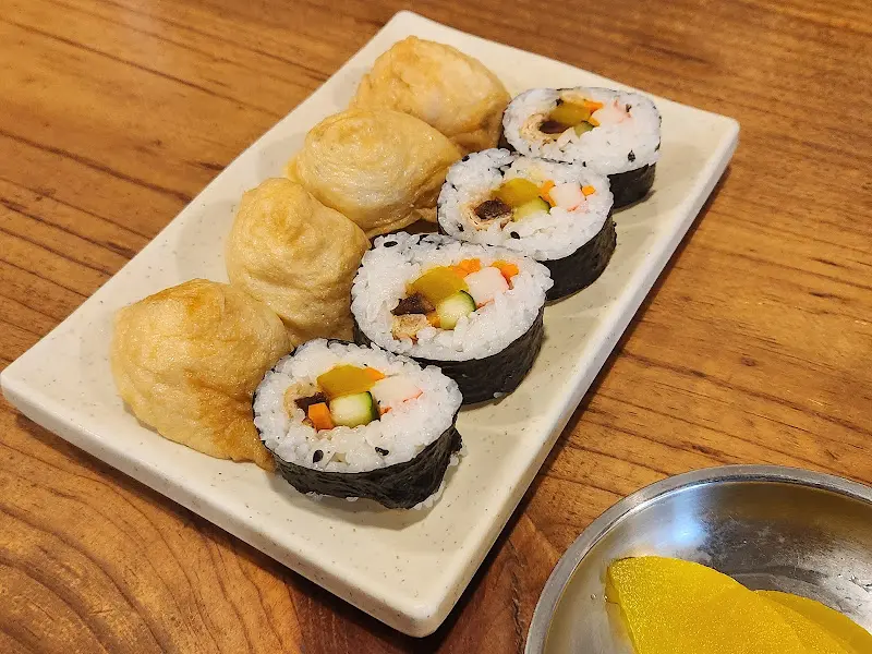 김밥과 유부초밥