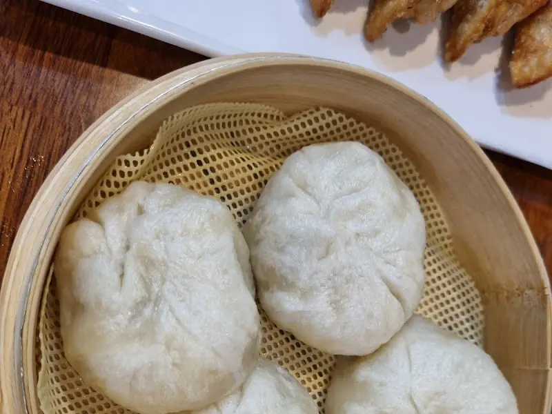 찜통에 담겨 나온 만두