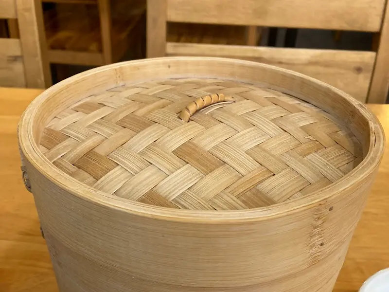 나무 찜기의 섬세한 짜임